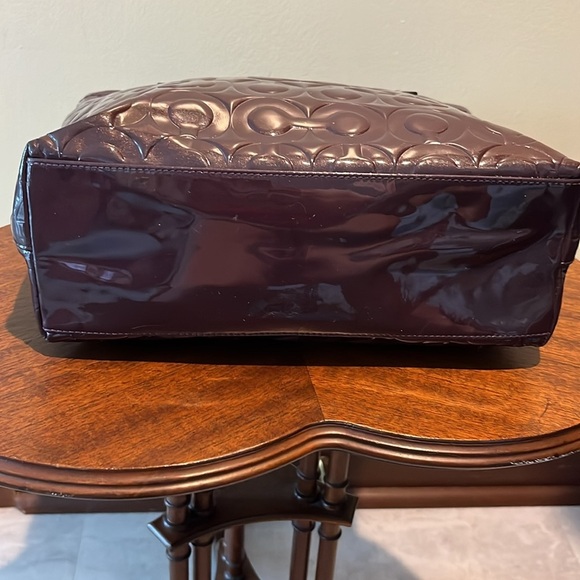 Coach Rare Vintage shoulder bag  Patent leather deep plum embossed monogram Exce - Picture 10 of 17